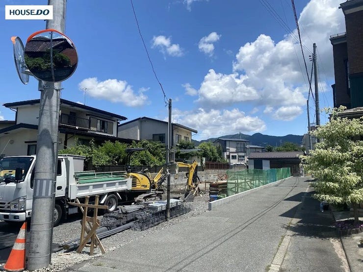 【前面道路含む現地写真】