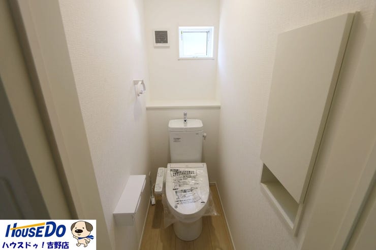 温水洗浄便座付きのトイレは快適で、いつも清潔に保たれます。