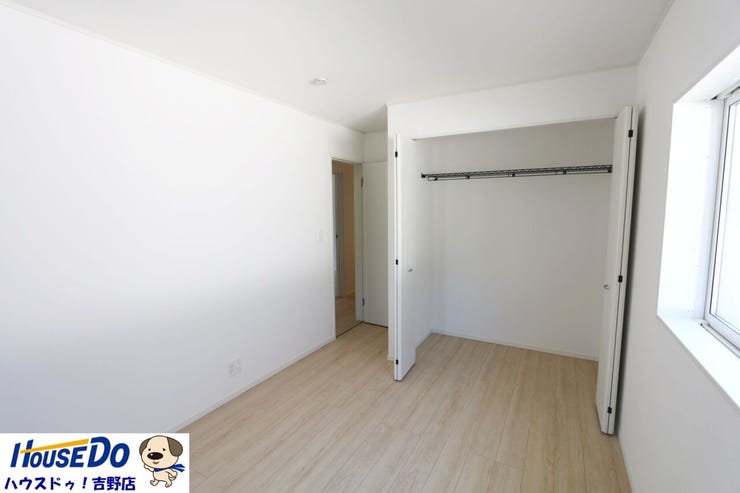 洋室6.5帖。全居室収納付きで子供達の大事な思い出もしっかりと保管しておくことが出来ます。