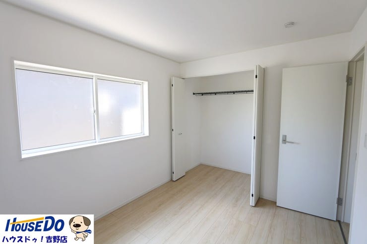洋室6帖。全居室収納付きで子供達の大事な思い出もしっかりと保管しておくことが出来ます。