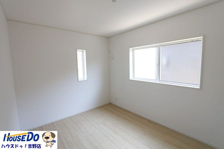洋室6帖。全居室収納付きで子供達の大事な思い出もしっかりと保管しておくことが出来ます。