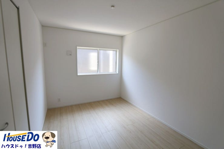 洋室6帖。全居室収納付きで子供達の大事な思い出もしっかりと保管しておくことが出来ます。