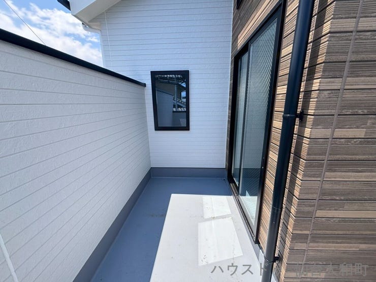 陽当たりの良いバルコニーです