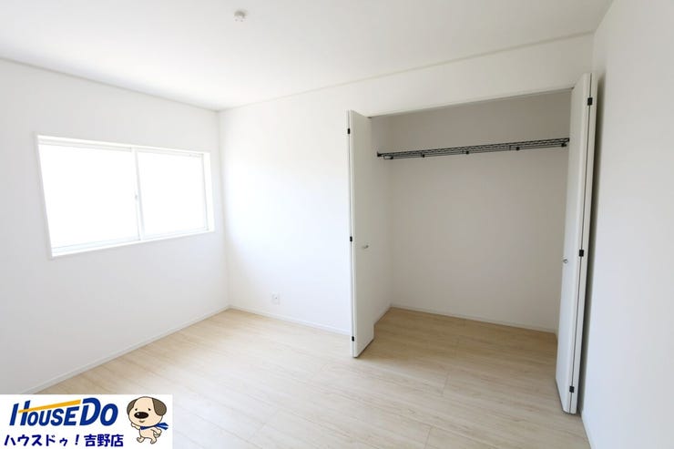 洋室6帖。全居室収納あり。お部屋をスッキリ片付けられます。