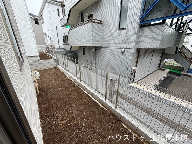 リビング外側、写真より広いのでぜひ現地で実感してください♪