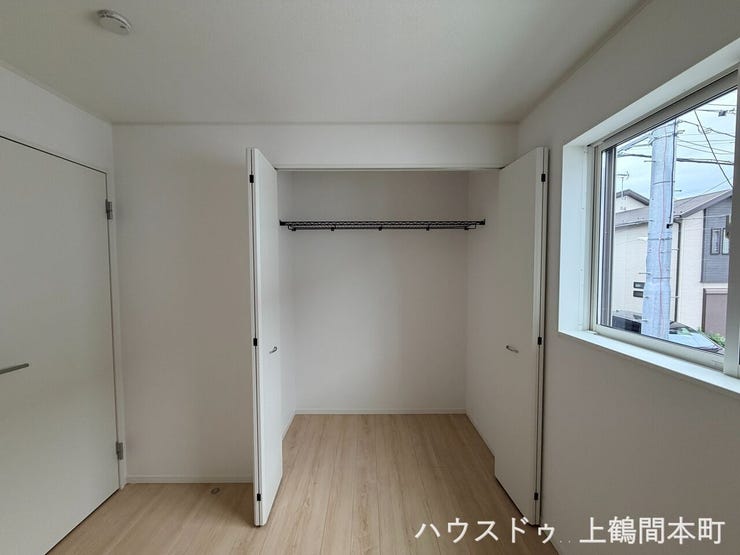 十分な収納力のあるクローゼット。