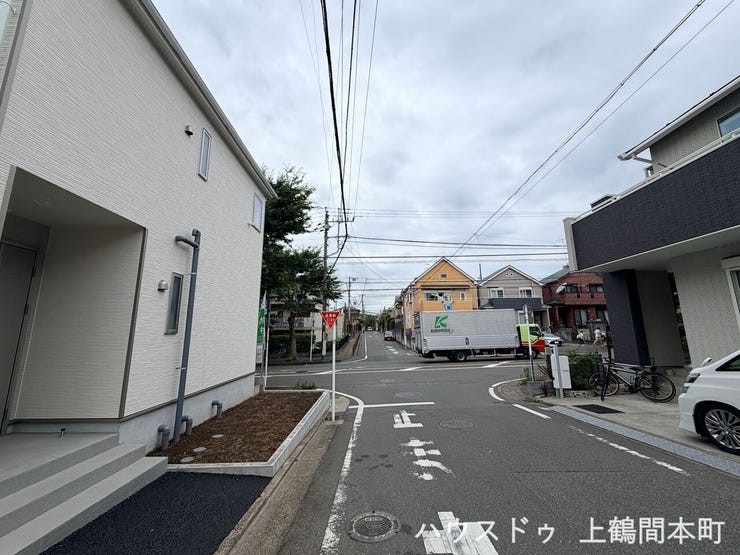 見通しの良い全面道路。
