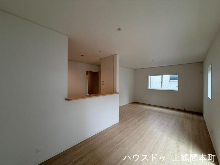 カウンターキッチンからリビングが見渡せます。