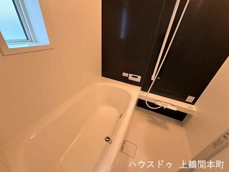 アクセントパネルでオシャレなユニットバス。
