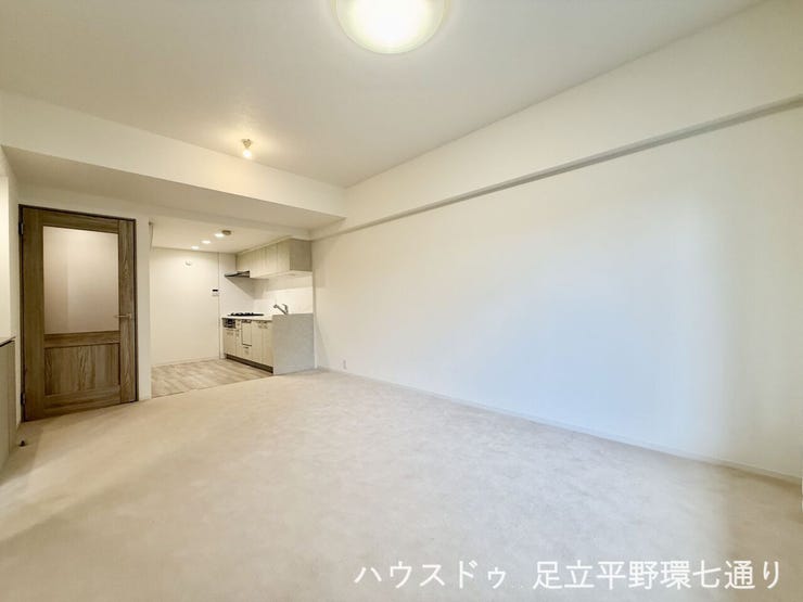 開放感のあるリビング・ダイニング。隣接するキッチンとの一体感があり、家族の会話も自然と弾みます。