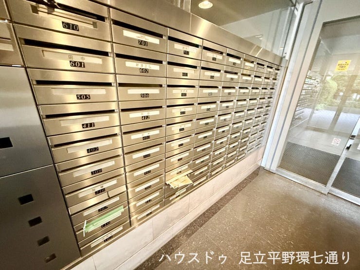 整理されたメールボックススペースを設置。共用部も管理が行き届いており、快適なマンションライフを支えます。