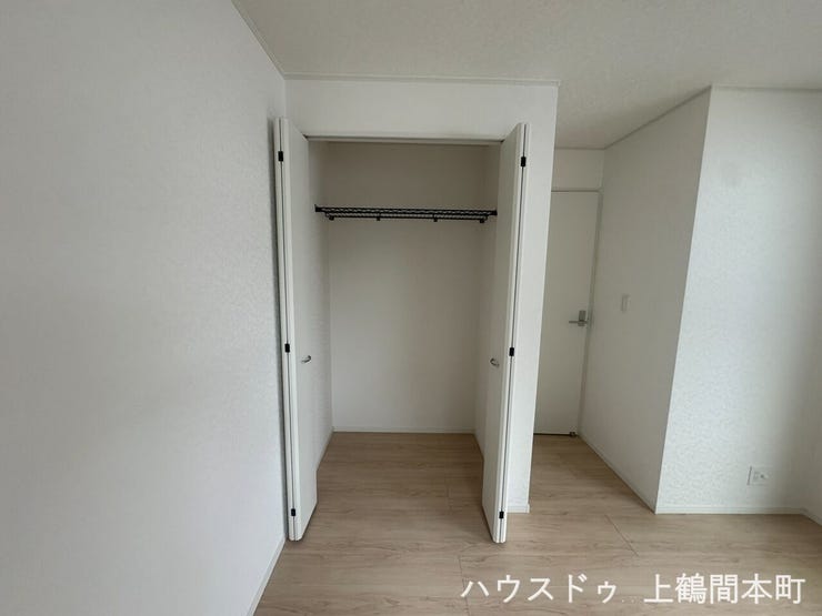 奥行きのあるクローゼット。