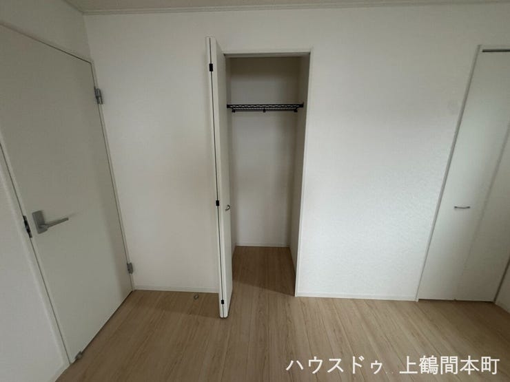 クローゼットは2か所、うまく収納したら部屋を広く使えます。