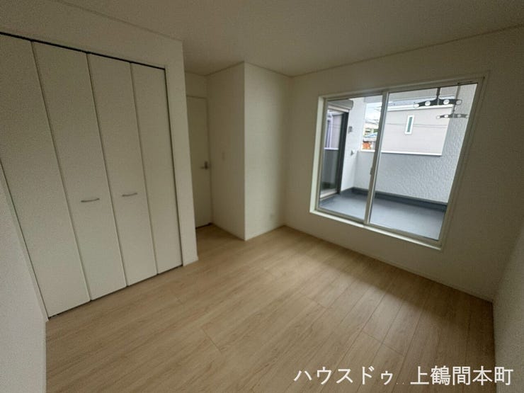 大きいクローゼットもある洋室。
