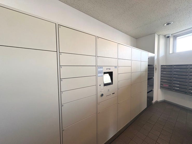 宅配ボックスで荷物の受け取りに便利!非対面で受け取れるので防犯対策にも◎