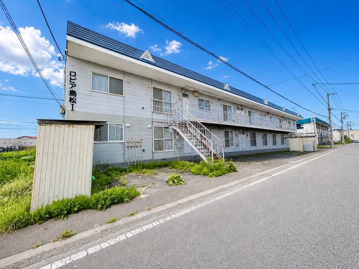 【外観】
■JR島松駅がすぐ近く!利便性のあるアパートです!
■駐車場付きでお車通勤の方も安心!