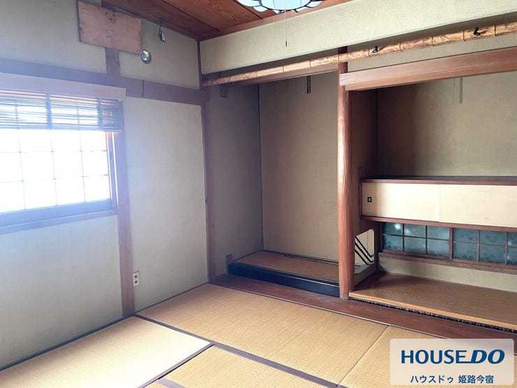 1階の和室です。押入と床の間を備えた8帖の和室で、続き間として使える配置になっています。