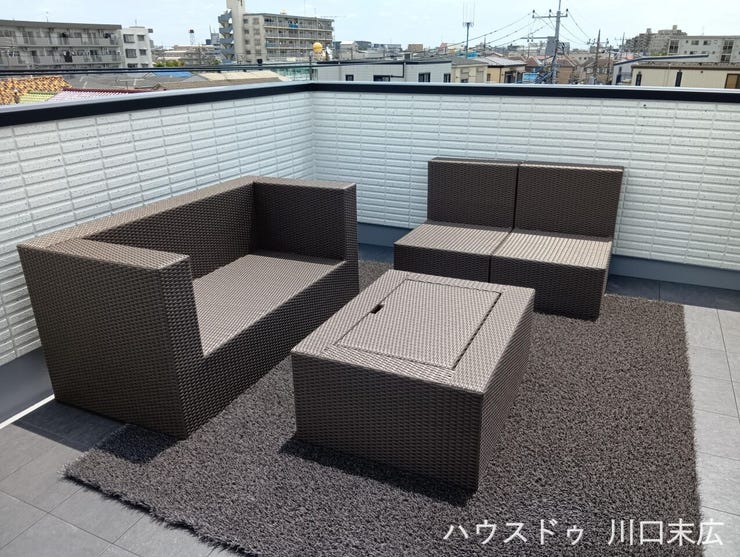 屋外の空気を存分に感じるルーフバルコニー。ガーデニングや気分転換など、住まう方のライフスタイルに新たな楽しみをもたらす特別な屋外空間です。