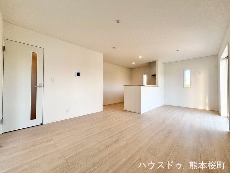 ■安らぎと笑顔の中心地■陽光が優しく降り注ぎ、会話が自然と弾む。ここでは、毎日が特別な時間へと変わります。