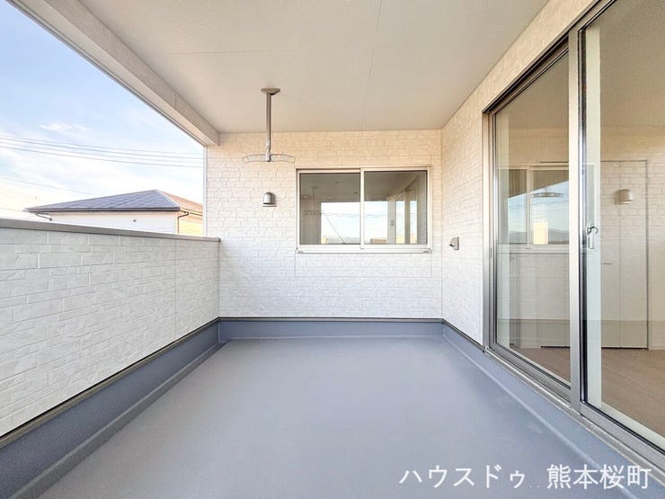 ■空の下の開放的な特等席■日光浴や読書、外の空気を感じながらリフレッシュ。暮らしを豊かにする、もう一つの心地よい空間です。