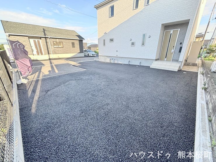 ■車と趣味の幅が広がる場所■単なる駐車スペースではない、洗車やタイヤ交換、DIYにも使える多目的な屋外スペースです。