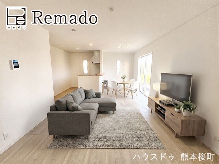 ■家族の笑顔が集う中心地■お気に入りの家具を迎え、窓からは心地の良い光が差し込みます。※CGで家具を配置しています。