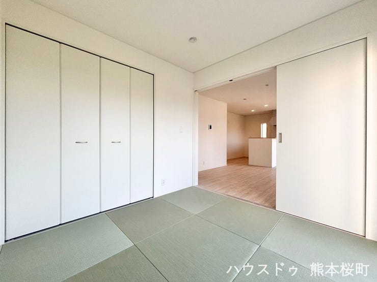 ■1階4.5階帖和室■ゲストをもてなし、昼寝や家事にも使える、畳のぬくもりが心地よい多目的万能スペース。