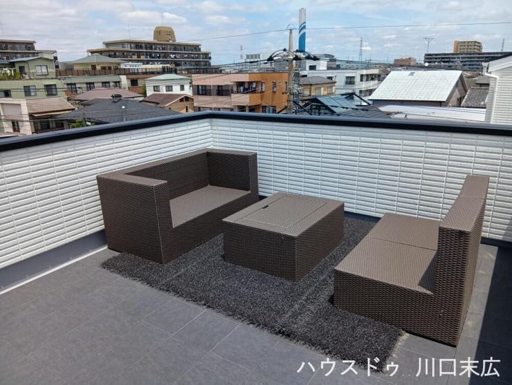 屋外の空気を感じられるルーフバルコニー。多様な趣味やリフレッシュの場として、ライフスタイルに合わせた活用が可能です。