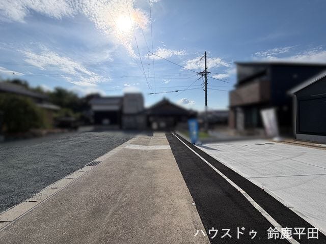 【南側幅員約3.1m前面道路】車通りが少ないので安心して車の出し入れができます。(2026年7月27日 撮影)