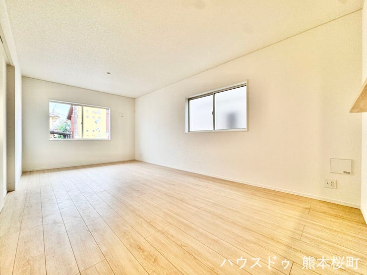 ■安らぎと笑顔の中心地■陽光が優しく降り注ぎ、会話が自然と弾む。ここでは、毎日が特別な時間へと変わります。