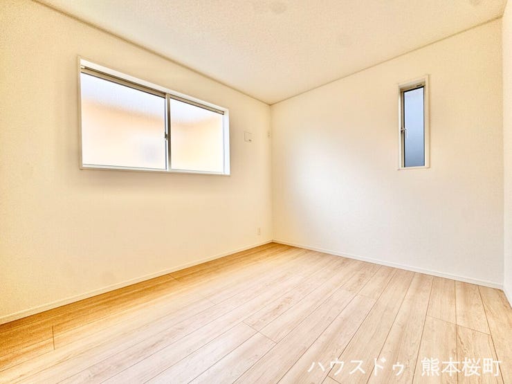 ■2階5.2帖洋室■寝室、書斎、趣味の部屋。家族の成長やライフスタイルに合わせ、様々な使い方ができる快適な空間です。