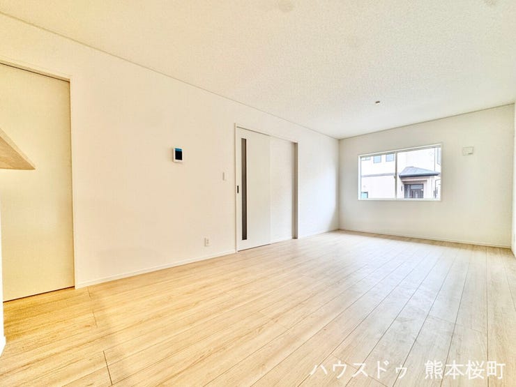 ■安らぎと笑顔の中心地■陽光が優しく降り注ぎ、会話が自然と弾む。ここでは、毎日が特別な時間へと変わります。