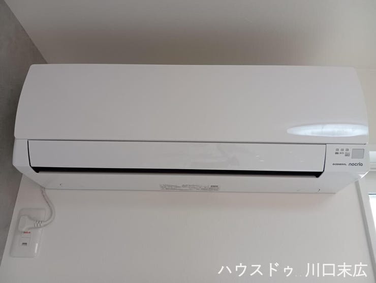 快適な室温をスマートに保つ壁掛け式エアコンをあらかじめ設置。入居したその日から快適な新生活をスタートできる、住まう方に嬉しい便利な固定設備です。