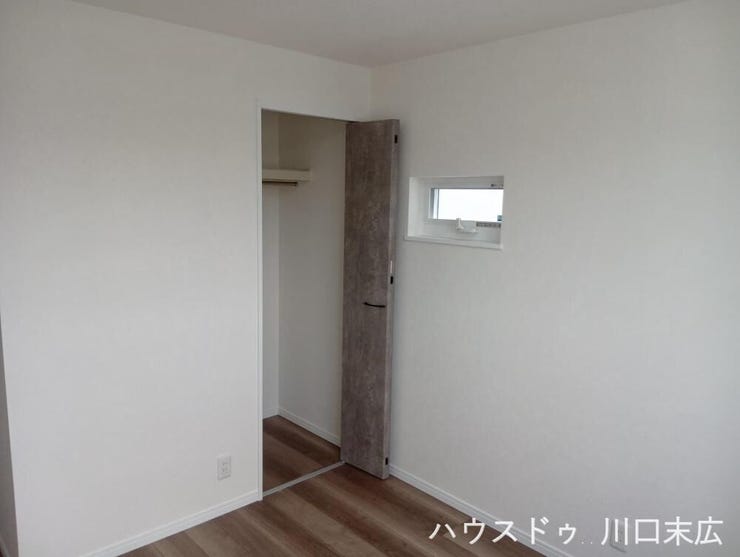 シンプルで汎用性の高い内装に仕上げられた個室。住まう方のライフステージや好みに合わせて自在にレイアウトでき、自分だけの快適な時間を育める一部屋です。