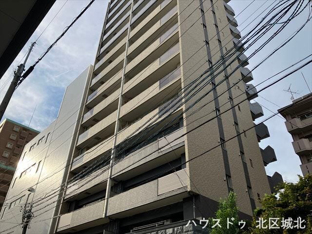 都心を見晴らす、堂々たるタワーフォルム。
利便性と快適性を兼ね備えた住環境が魅力です。