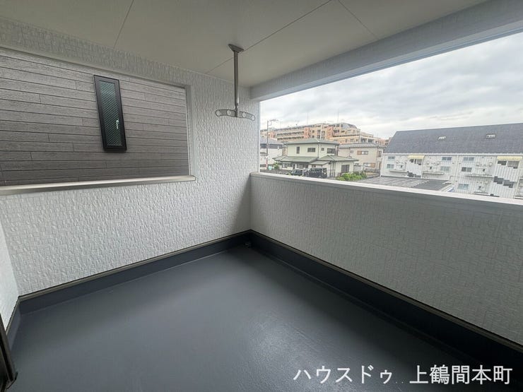 広々したインナーバルコニー。雨天時も洗濯ものを干せます。