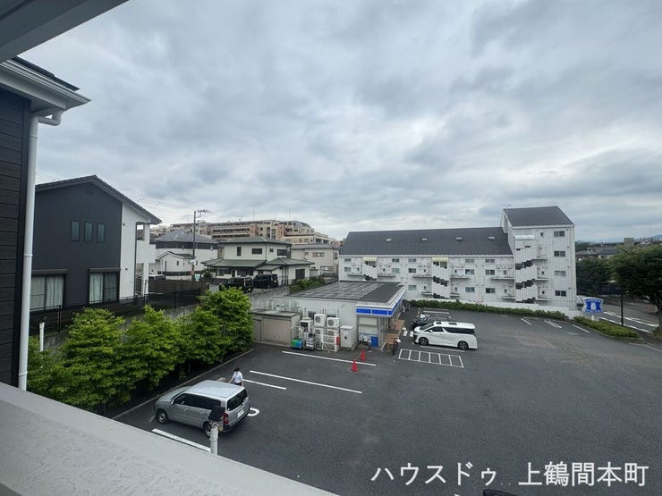バルコニーからの眺めは、高層建物もなく開けているので良好です。