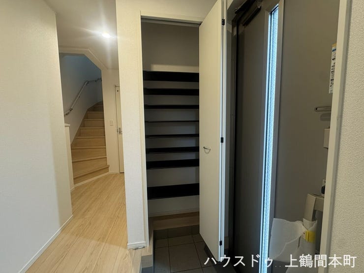 玄関収納はうまく使えばたくさん収納できます。