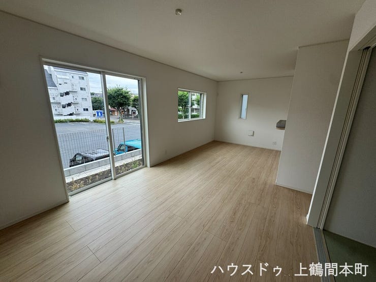 和室引き戸を開放すれば空間が広がります。来客間としても活用できます。