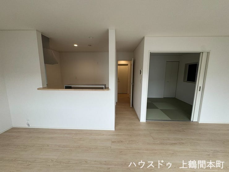 家具と合わせやすいフロアの色調でリビング全体が明るく感じます
。