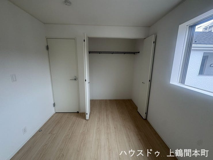 収納力のあるクローゼット。
