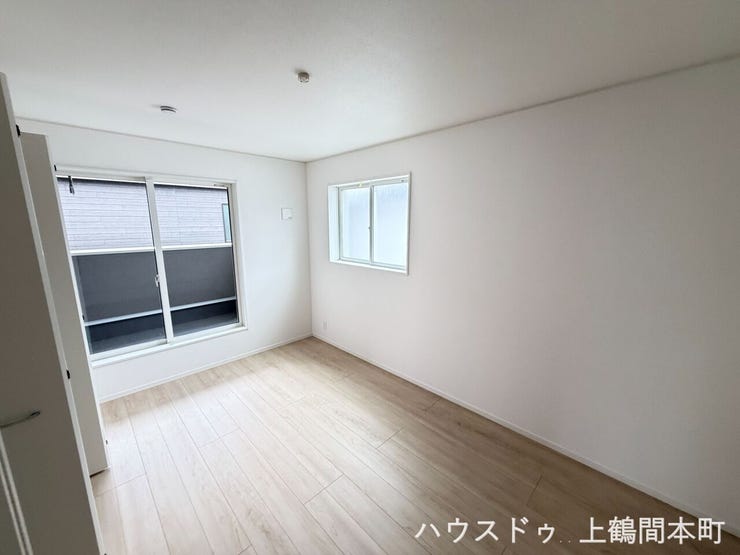 2面採光、ベルコニー側は外からの視界も感じません。