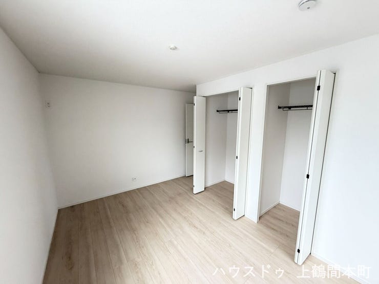 2面の大きなクローゼット。スッキリ収納で部屋を広くお使いいただけます。