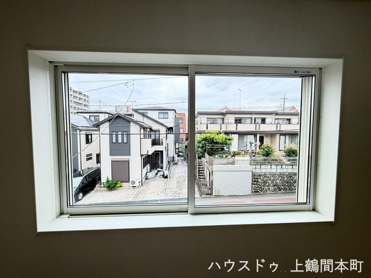 高速建物は見当たらず見通し良好です。隣からの視線も感じません。