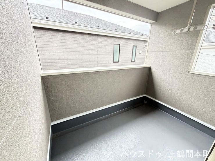 インナーバルコニー。雨天時も洗濯物が干せて便利です。