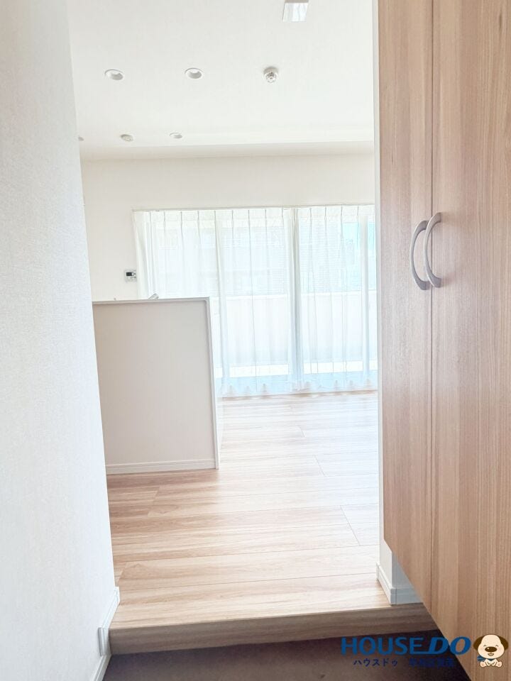 住まいの顔となる玄関。
すっきりとした空間が心地よく迎えてくれます