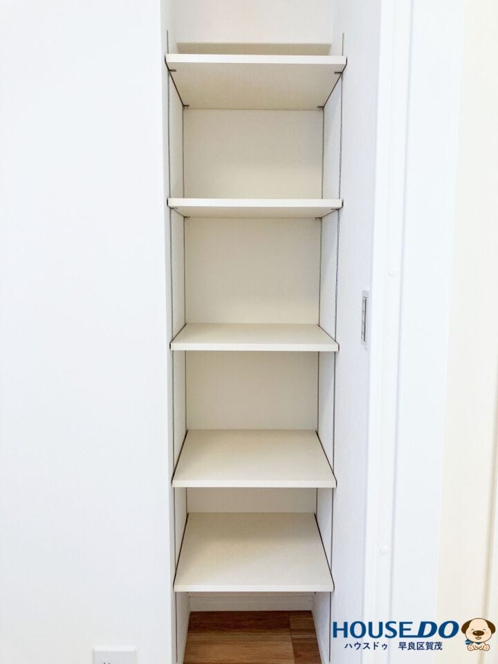 洋室内に収納スペースを確保。
暮らしやすさに配慮された設計です