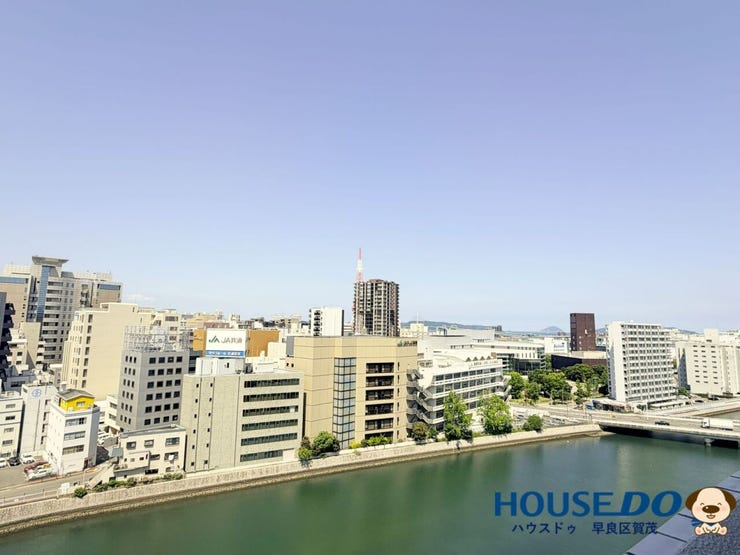 目の前に広がるリバービュー。水辺の潤いと都市の景色を
一望できる、開放感あふれる眺望が魅力です