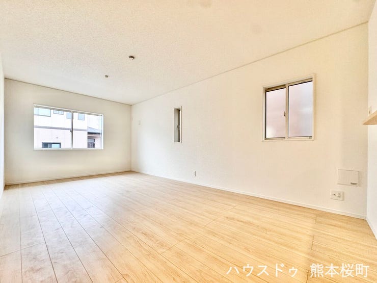 ■安らぎと笑顔の中心地■陽光が優しく降り注ぎ、会話が自然と弾む。ここでは、毎日が特別な時間へと変わります。