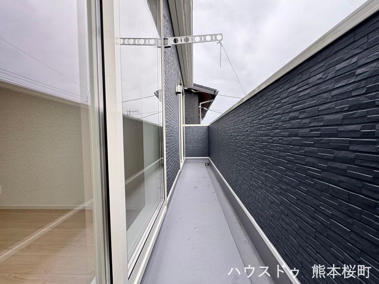 ■空の下の開放的な特等席■日光浴や読書、外の空気を感じながらリフレッシュ。暮らしを豊かにする、もう一つの心地よい空間です。